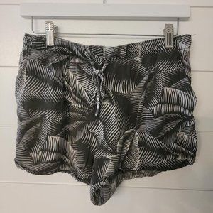 Gap size medium drawstring shorts Palm leaf pattern